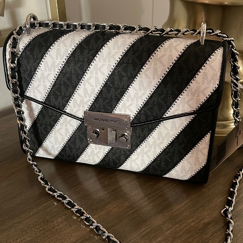 Michael Kors Medium Flap Shoulder Bag - Picture 3 of 14